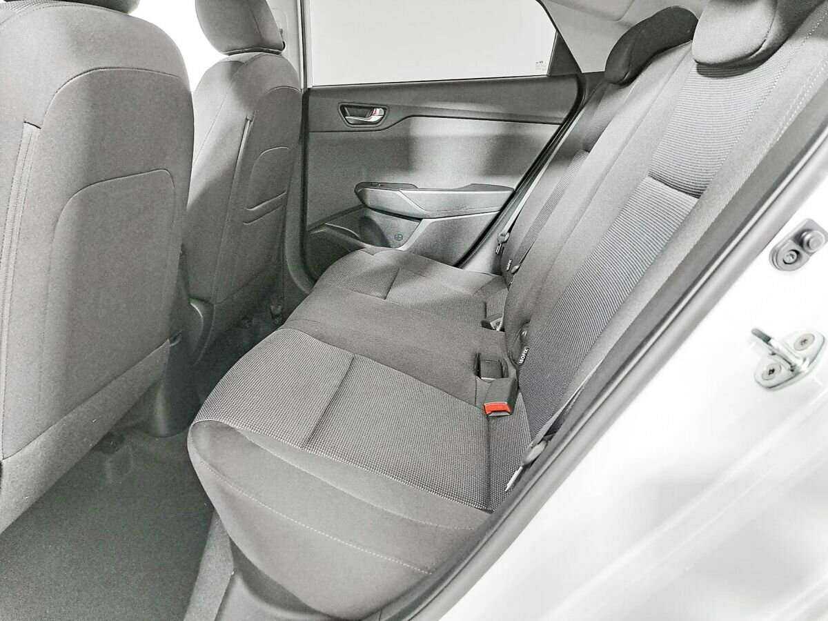 Купить Hyundai Solaris с пробегом. Фото: #9