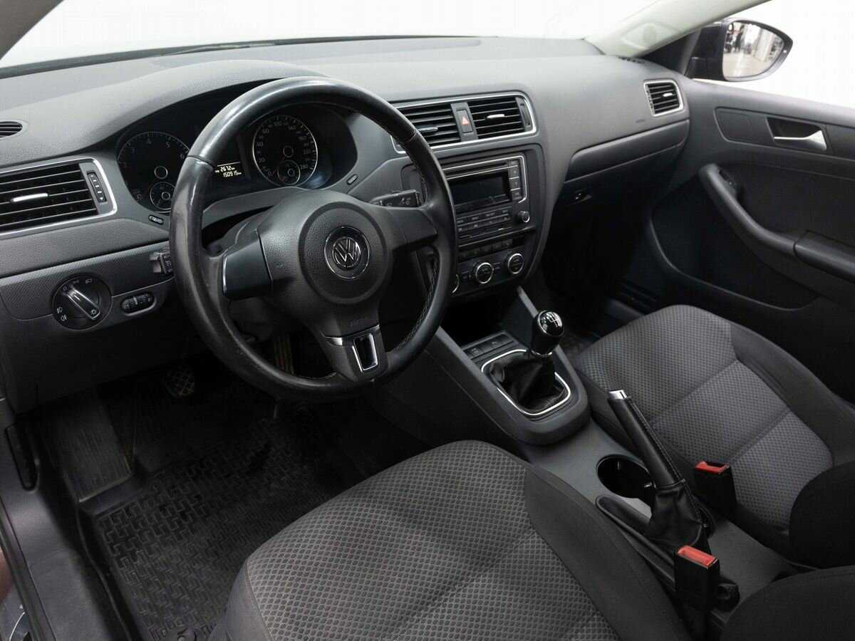 Купить Volkswagen Jetta с пробегом. Фото: #8