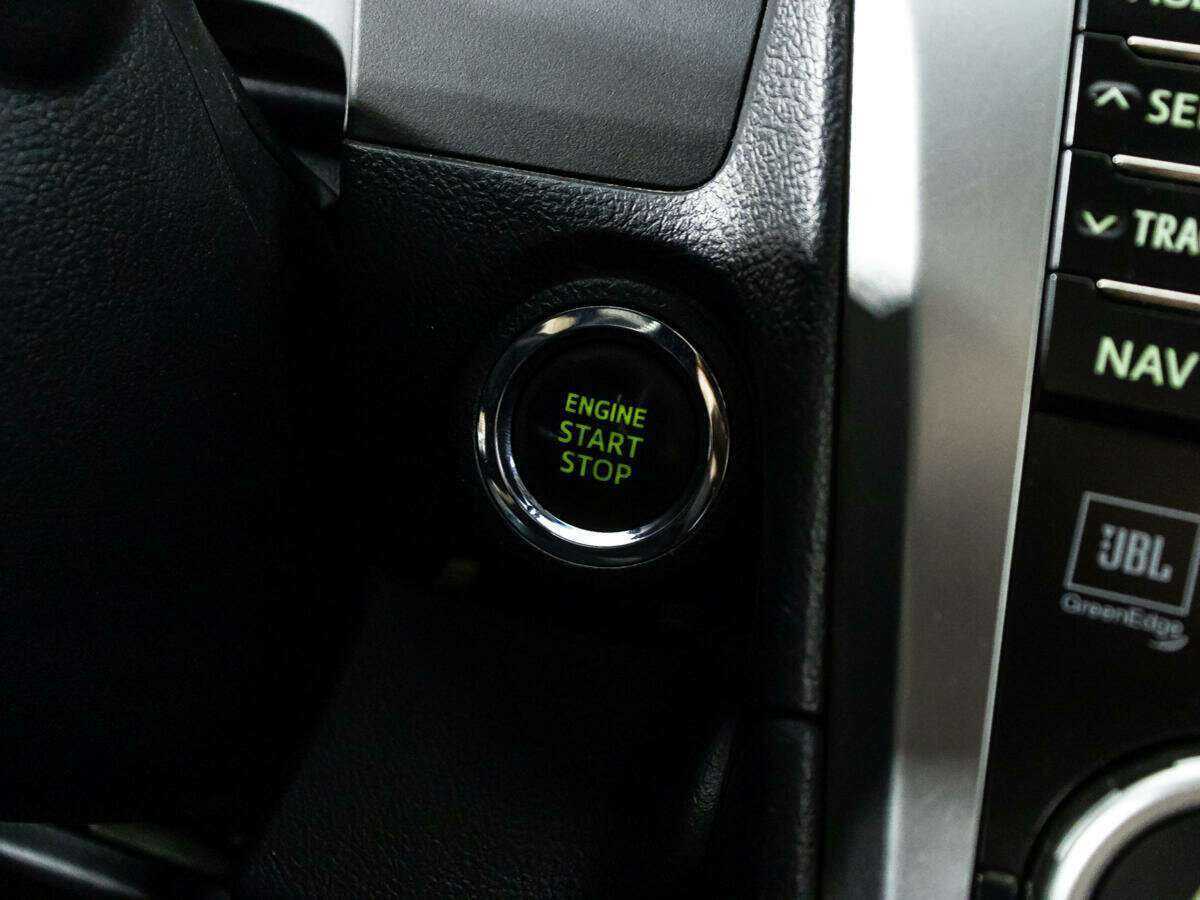 Купить Toyota Camry с пробегом. Фото: #18