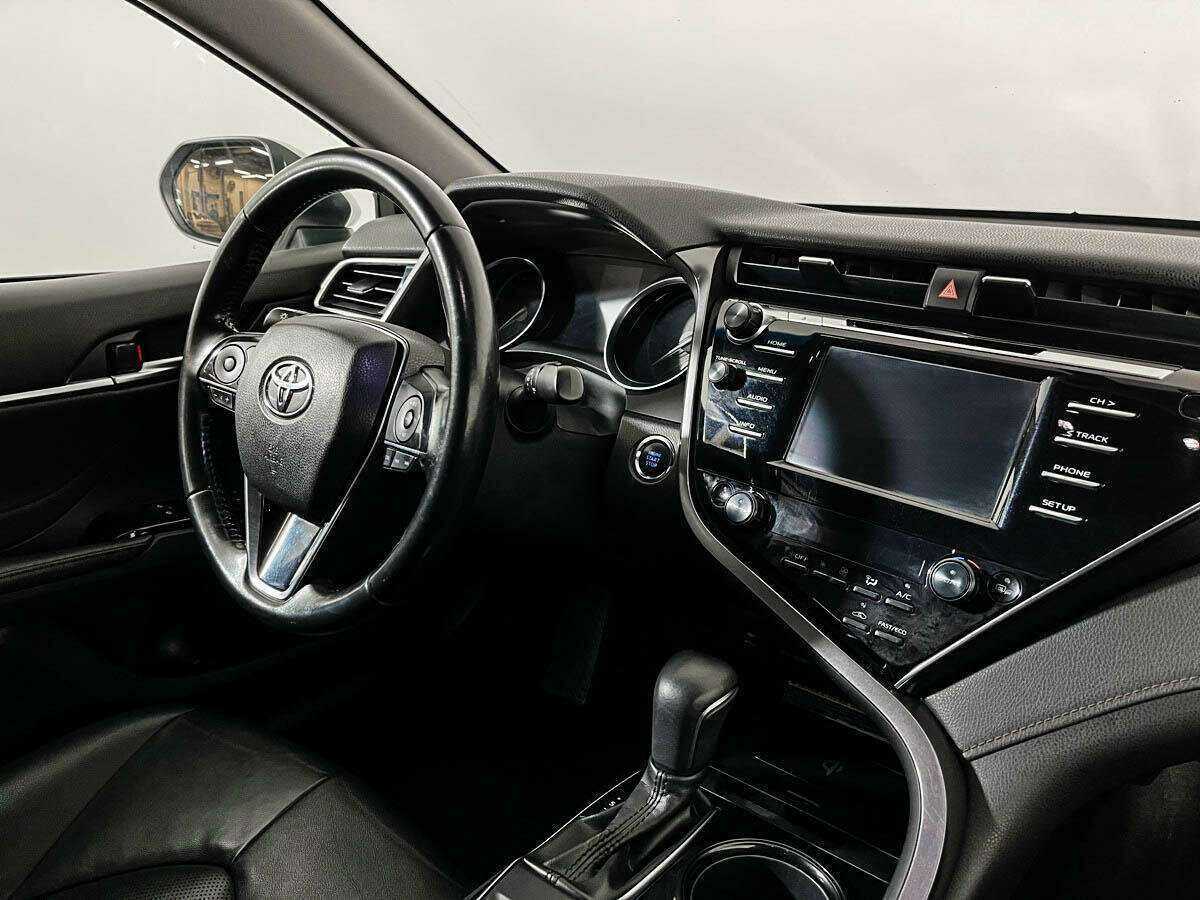 Купить Toyota Camry с пробегом. Фото: #8