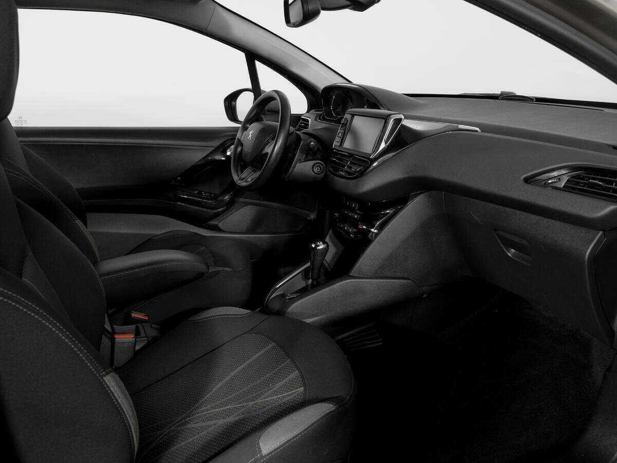 Купить Peugeot 208 с пробегом. Фото: #8