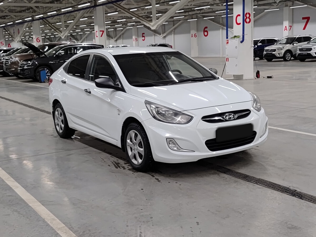 Купить Hyundai Solaris с пробегом. Фото: #2