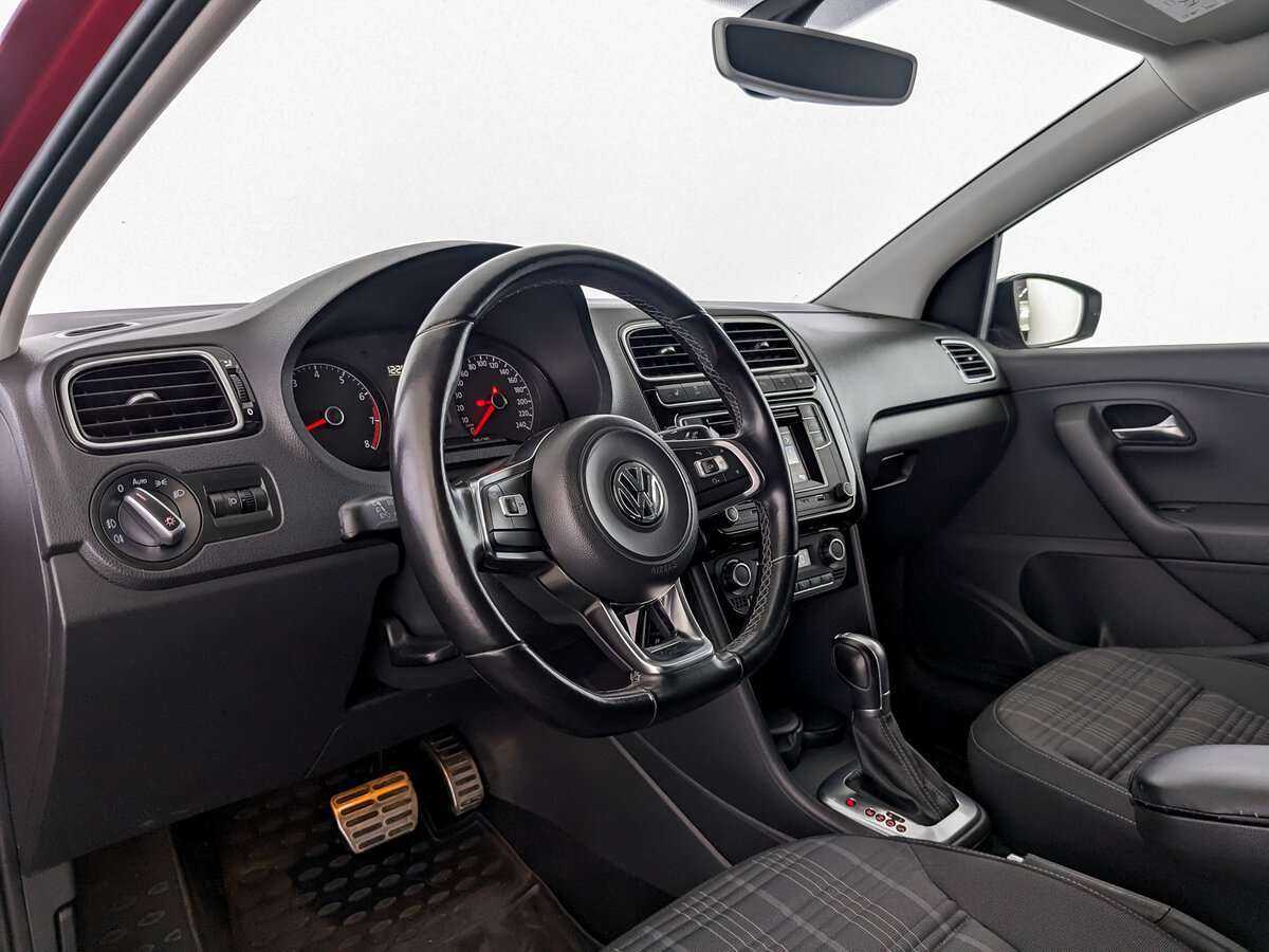 Купить Volkswagen Polo с пробегом. Фото: #13