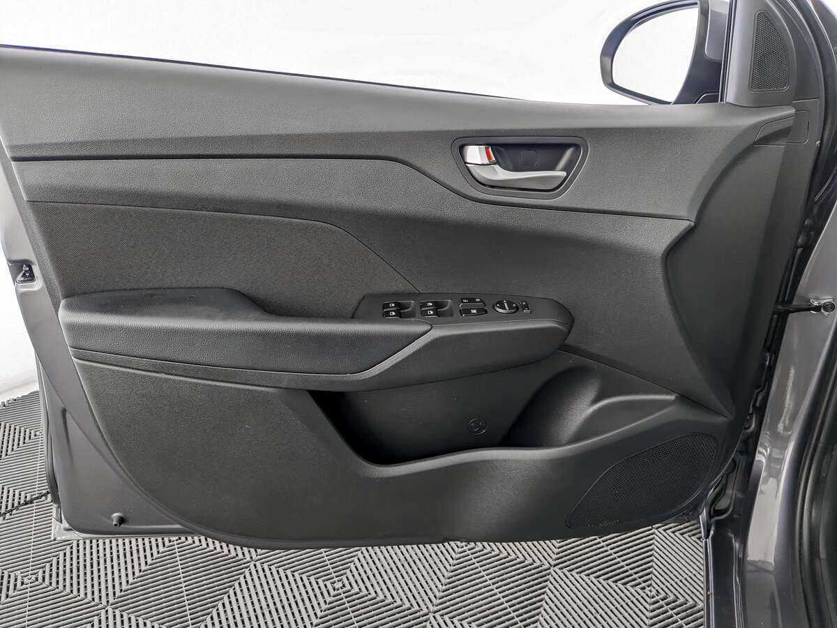 Купить Hyundai Solaris с пробегом. Фото: #14