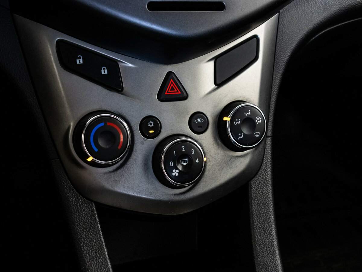 Купить Chevrolet Aveo с пробегом. Фото: #12