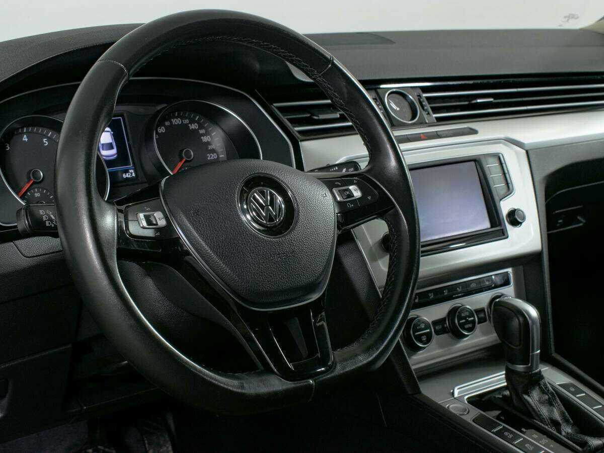 Купить Volkswagen Passat с пробегом. Фото: #11