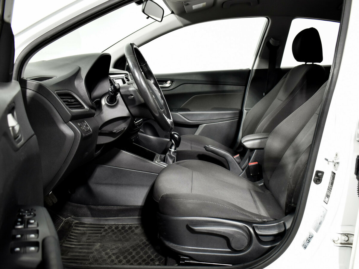 Купить Hyundai Solaris с пробегом. Фото: #9