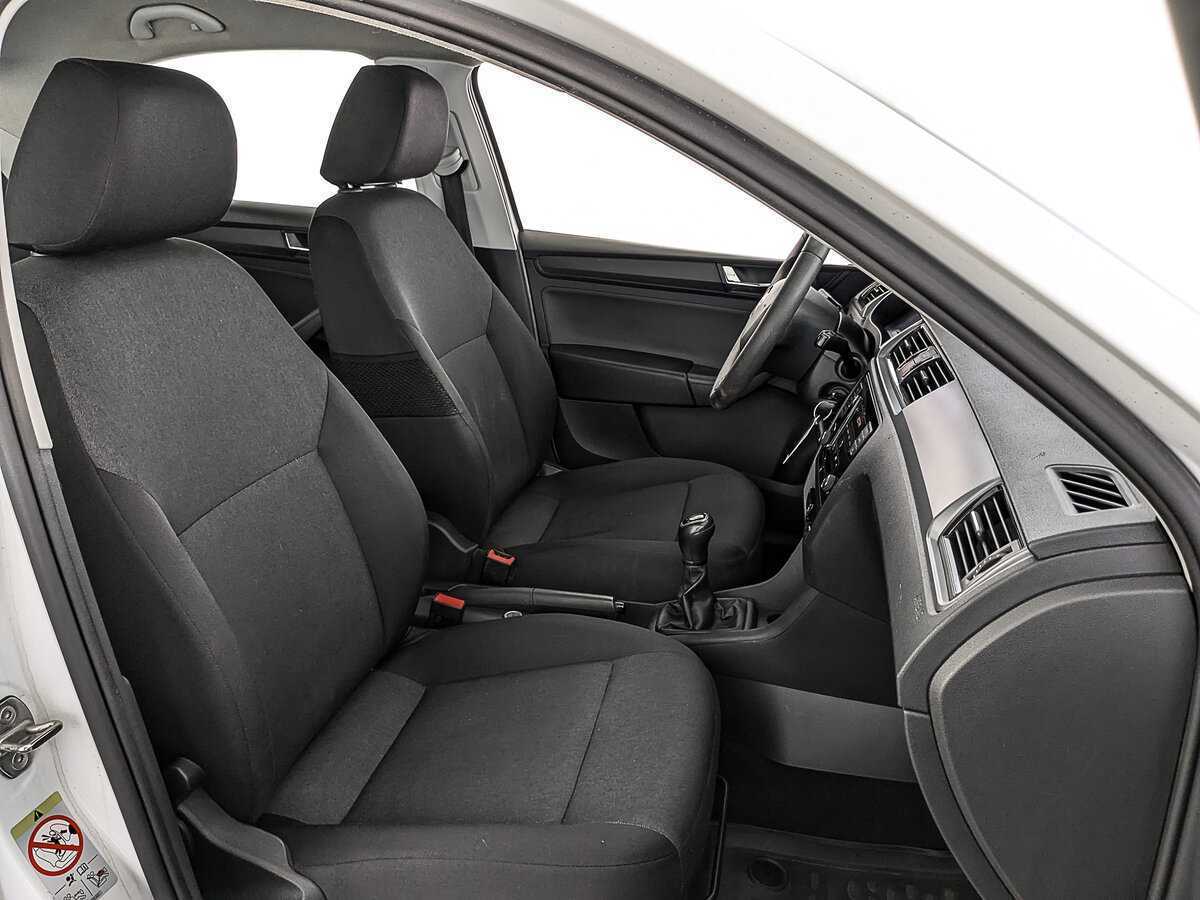 Купить Skoda Rapid с пробегом. Фото: #22