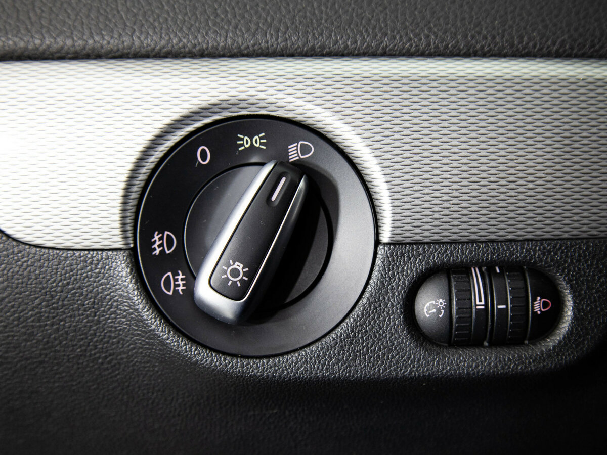 Купить Volkswagen Jetta с пробегом. Фото: #12