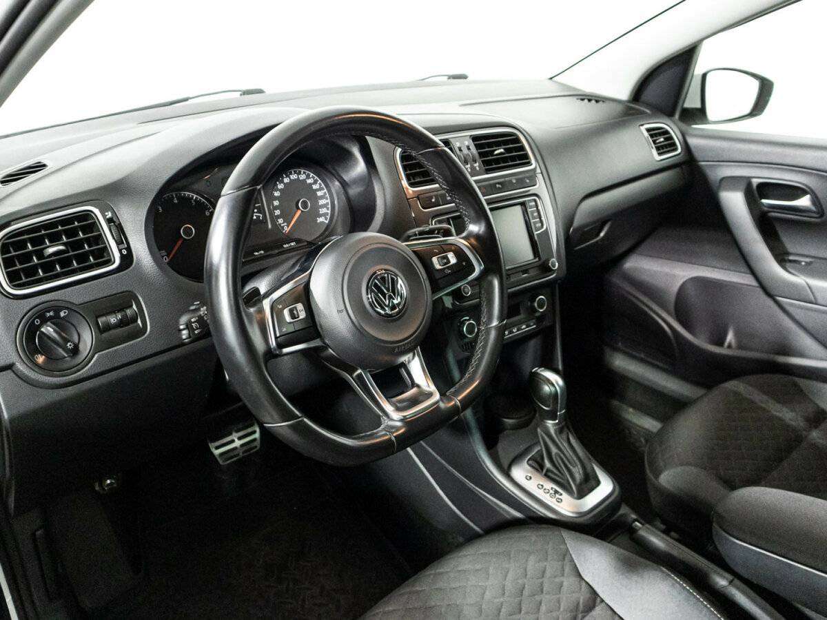 Купить Volkswagen Polo с пробегом. Фото: #10