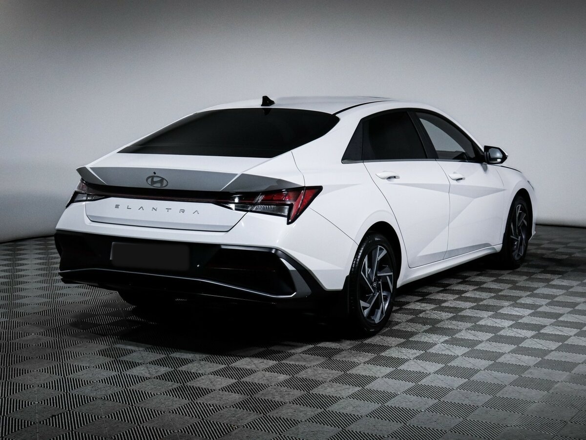 Купить Hyundai Elantra с пробегом. Фото: #3