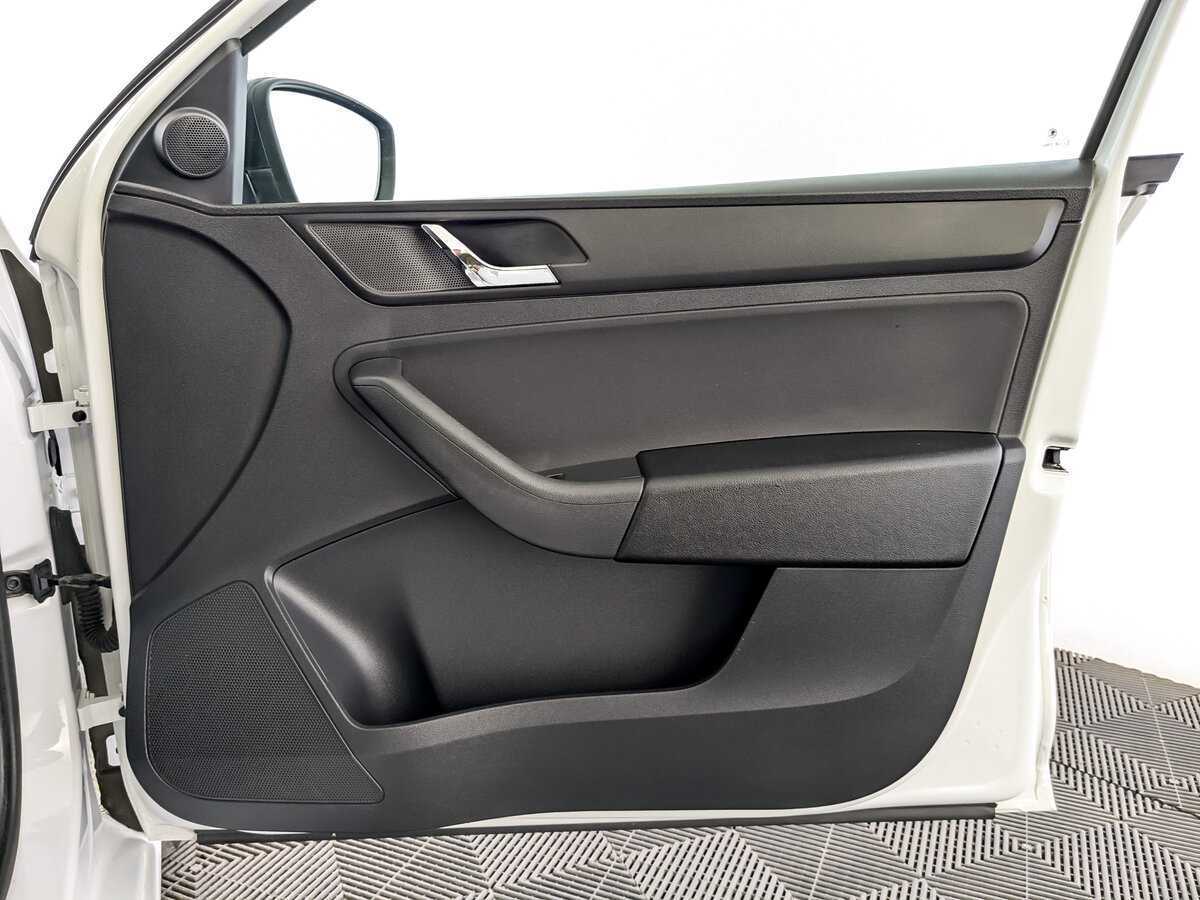 Купить Skoda Rapid с пробегом. Фото: #22