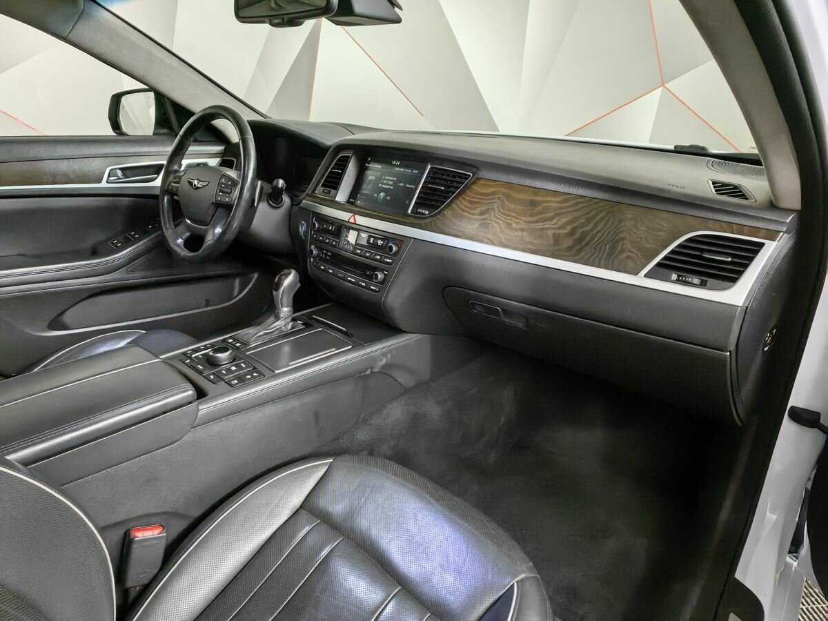 Купить Hyundai Genesis с пробегом. Фото: #8