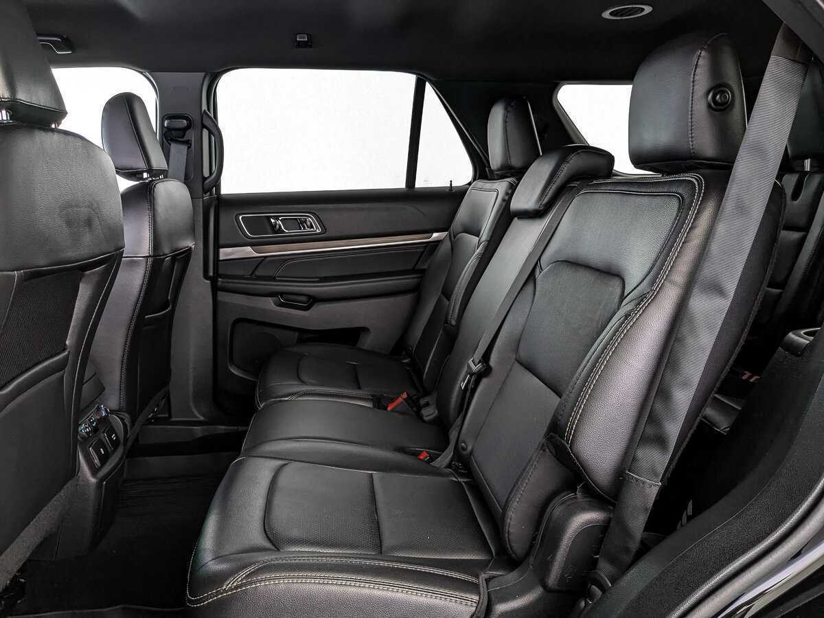 Купить Ford Explorer с пробегом. Фото: #16