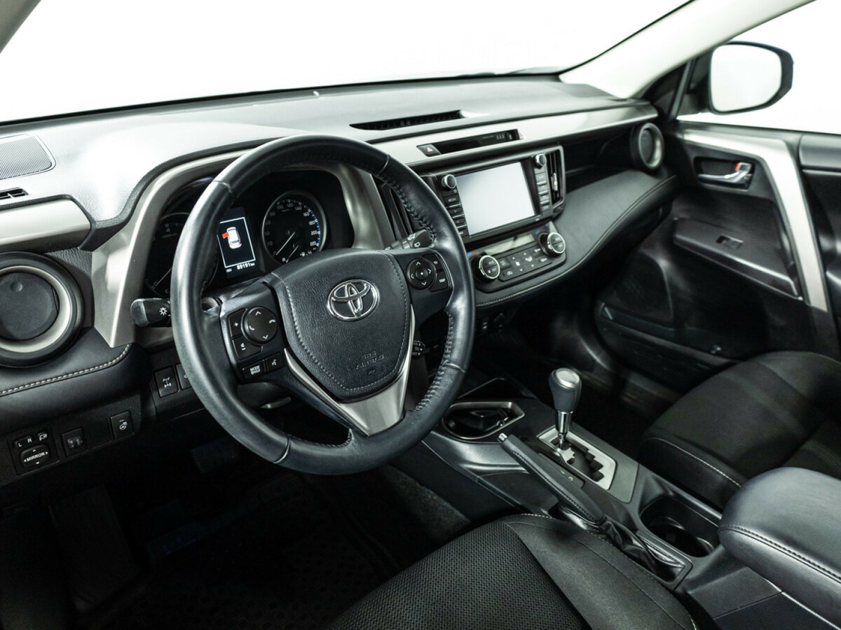 Купить Toyota RAV4 с пробегом. Фото: #10