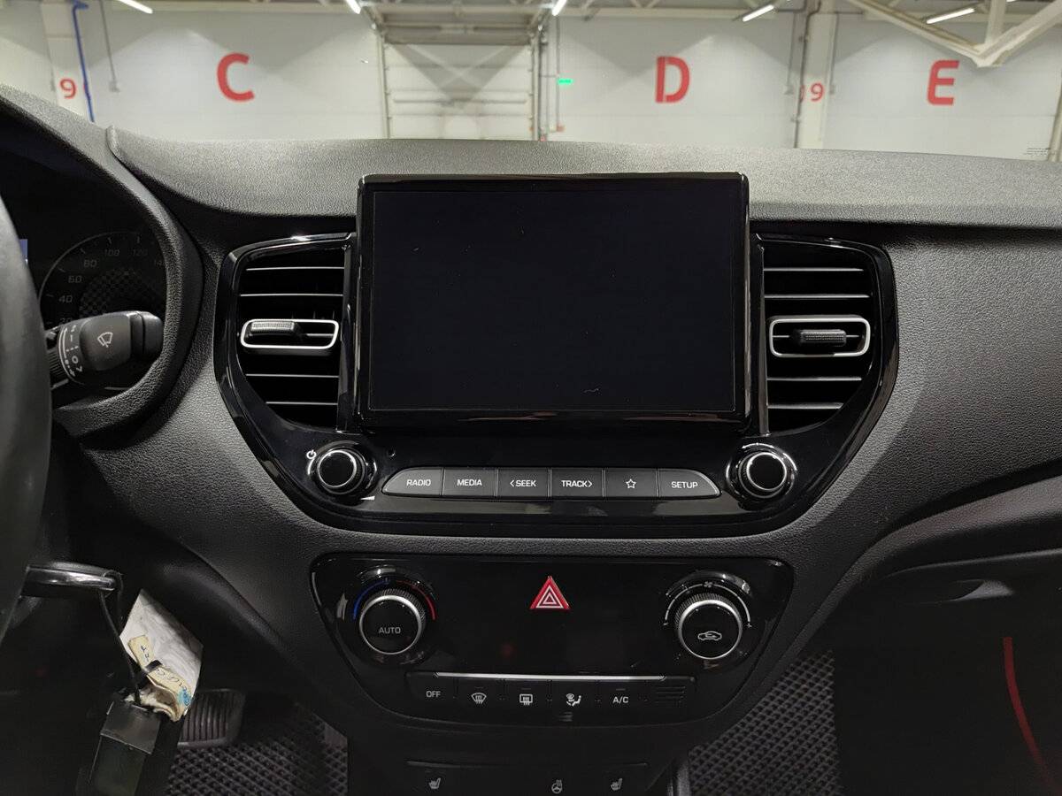 Купить Hyundai Solaris с пробегом. Фото: #14