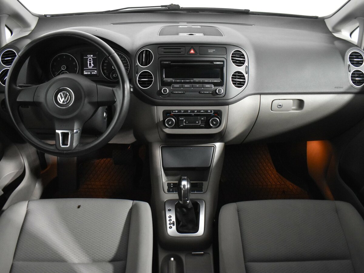 Купить Volkswagen Golf Plus с пробегом. Фото: #11