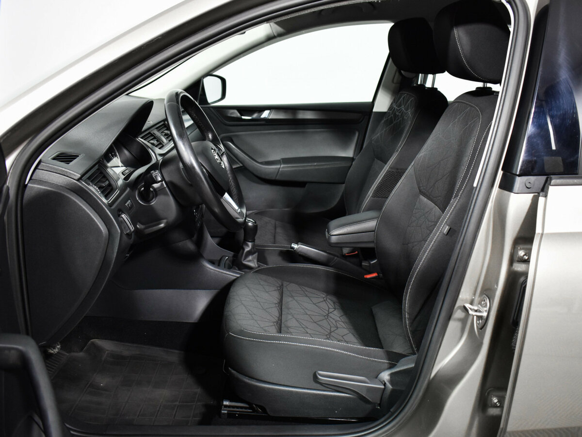 Купить Skoda Rapid с пробегом. Фото: #9
