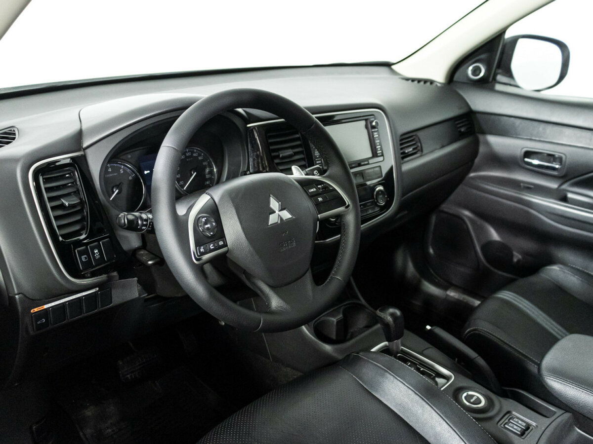 Купить Mitsubishi Outlander с пробегом. Фото: #9