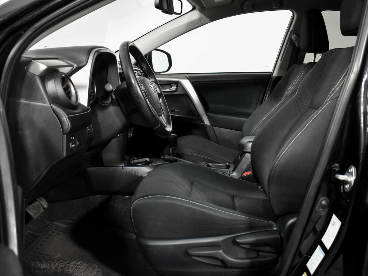 Купить Toyota RAV4 с пробегом. Фото: #9