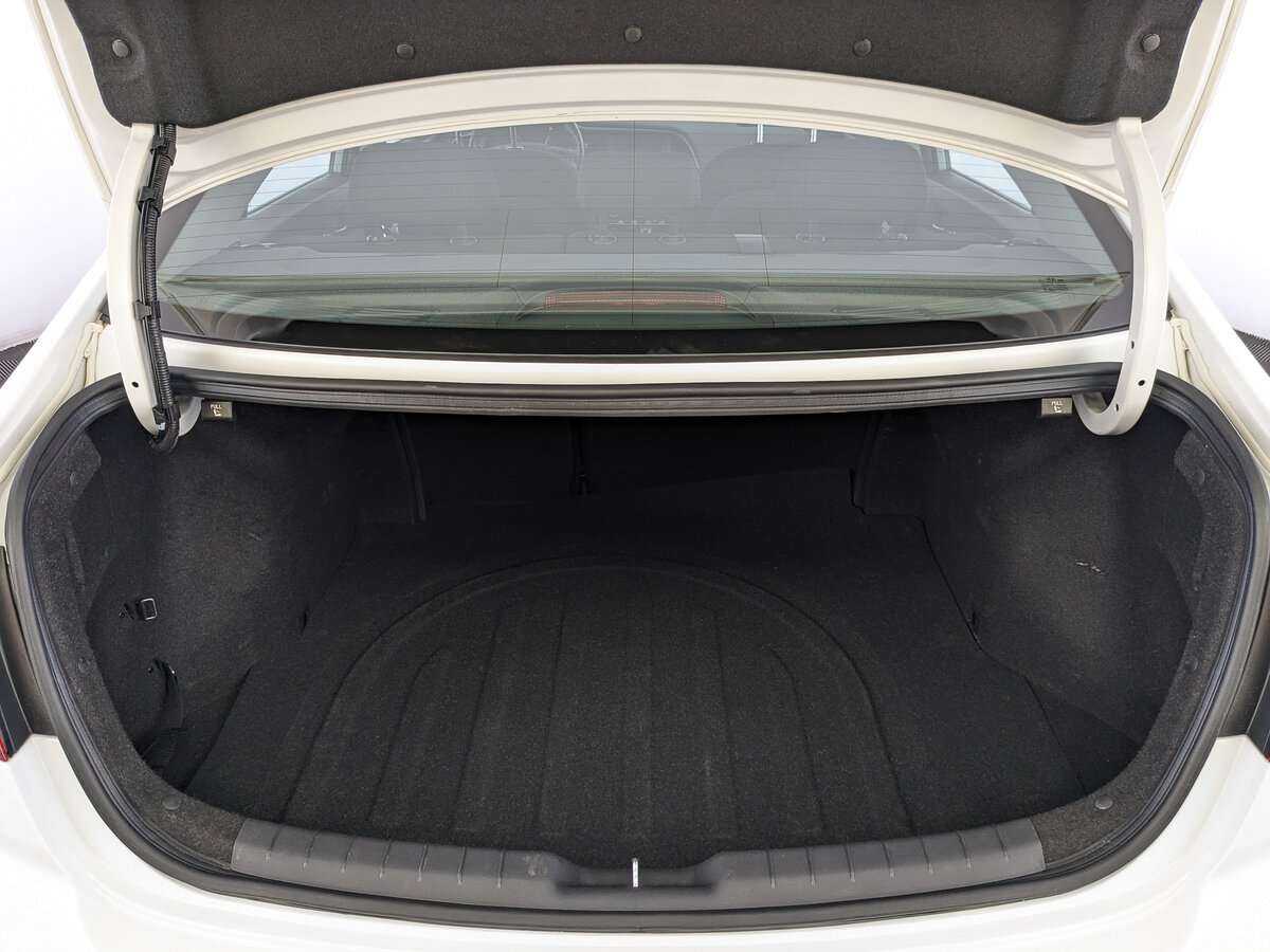 Купить Hyundai Elantra с пробегом. Фото: #9