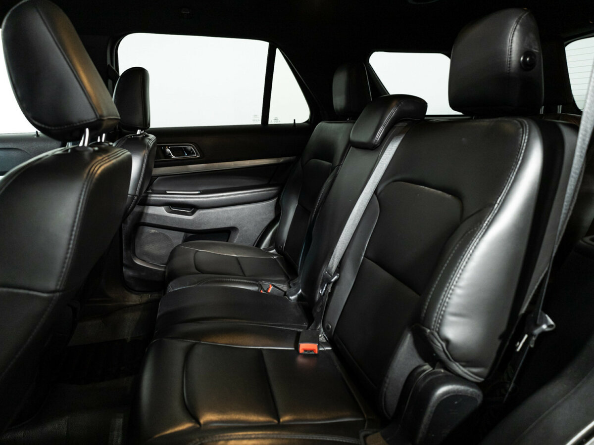 Купить Ford Explorer с пробегом. Фото: #7