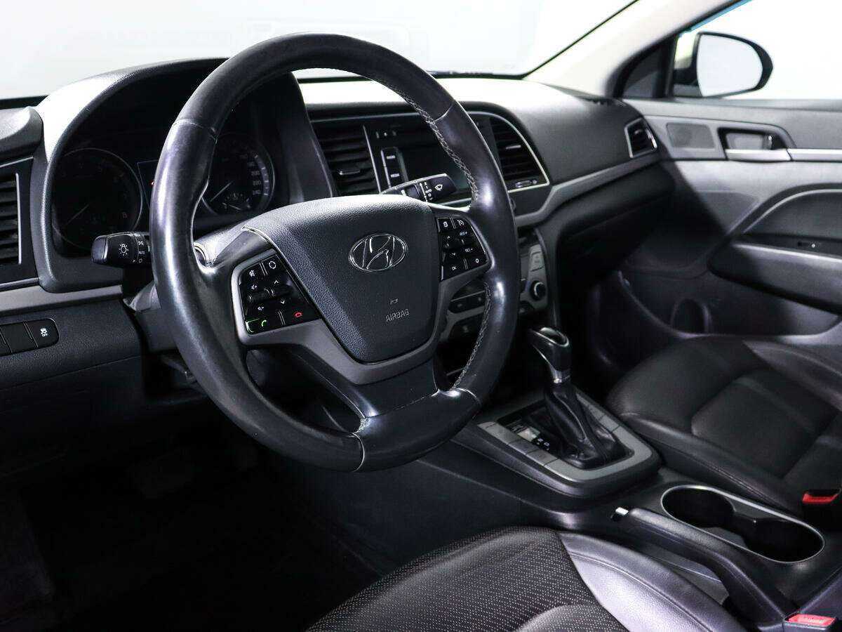 Купить Hyundai Elantra с пробегом. Фото: #6
