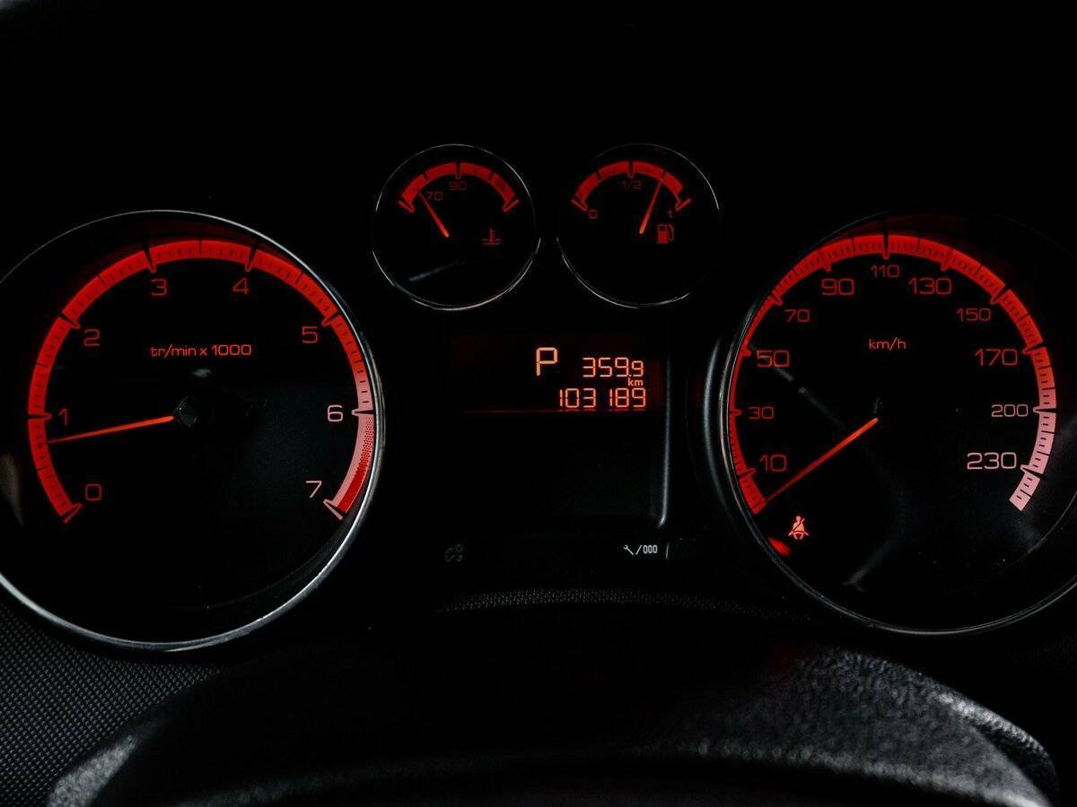 Купить Peugeot 308 с пробегом. Фото: #10