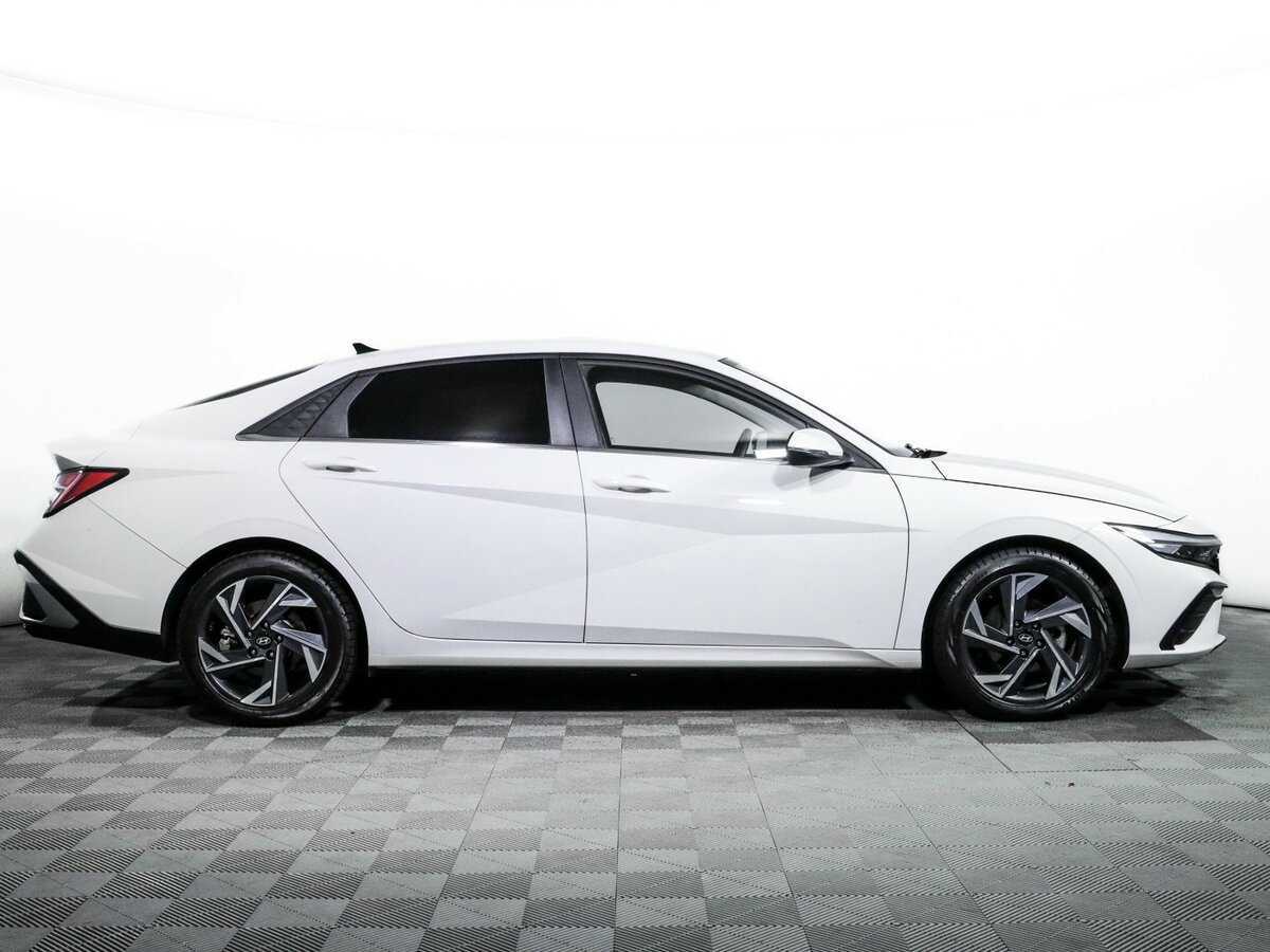 Купить Hyundai Elantra с пробегом. Фото: #3