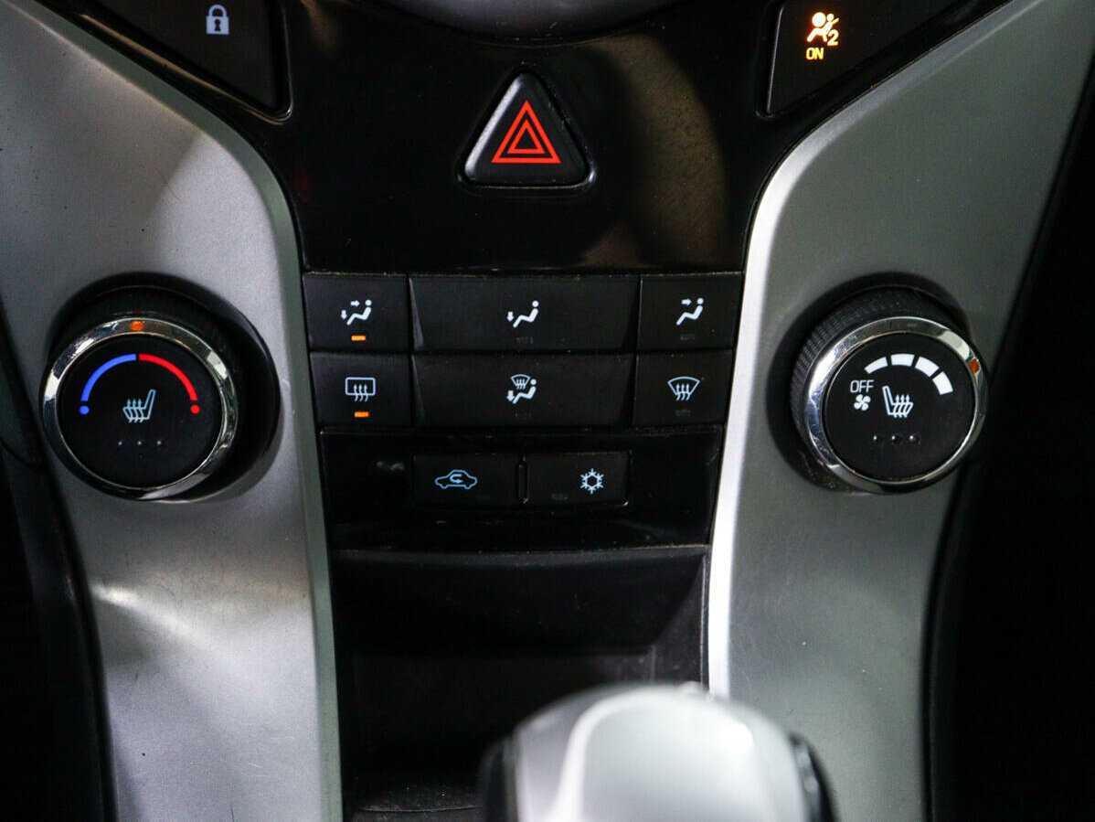 Купить Chevrolet Cruze с пробегом. Фото: #14