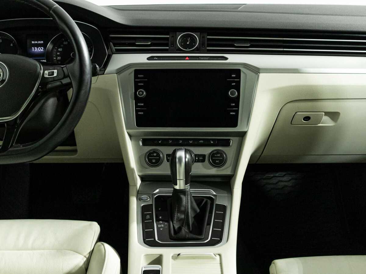 Купить Volkswagen Passat с пробегом. Фото: #13