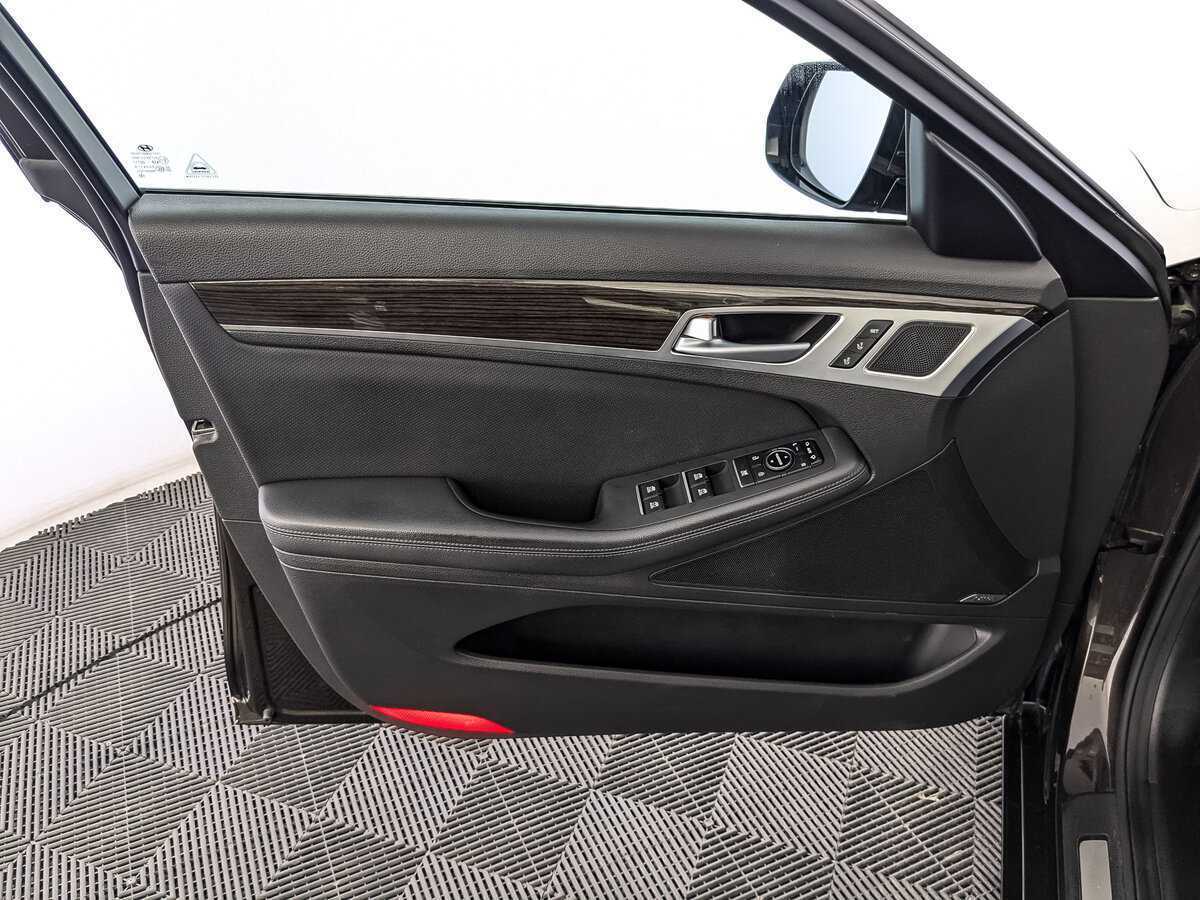 Купить Hyundai Genesis с пробегом. Фото: #17