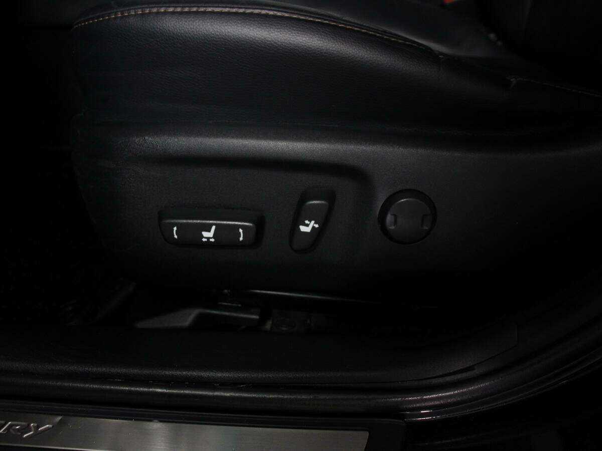 Купить Toyota Camry с пробегом. Фото: #18