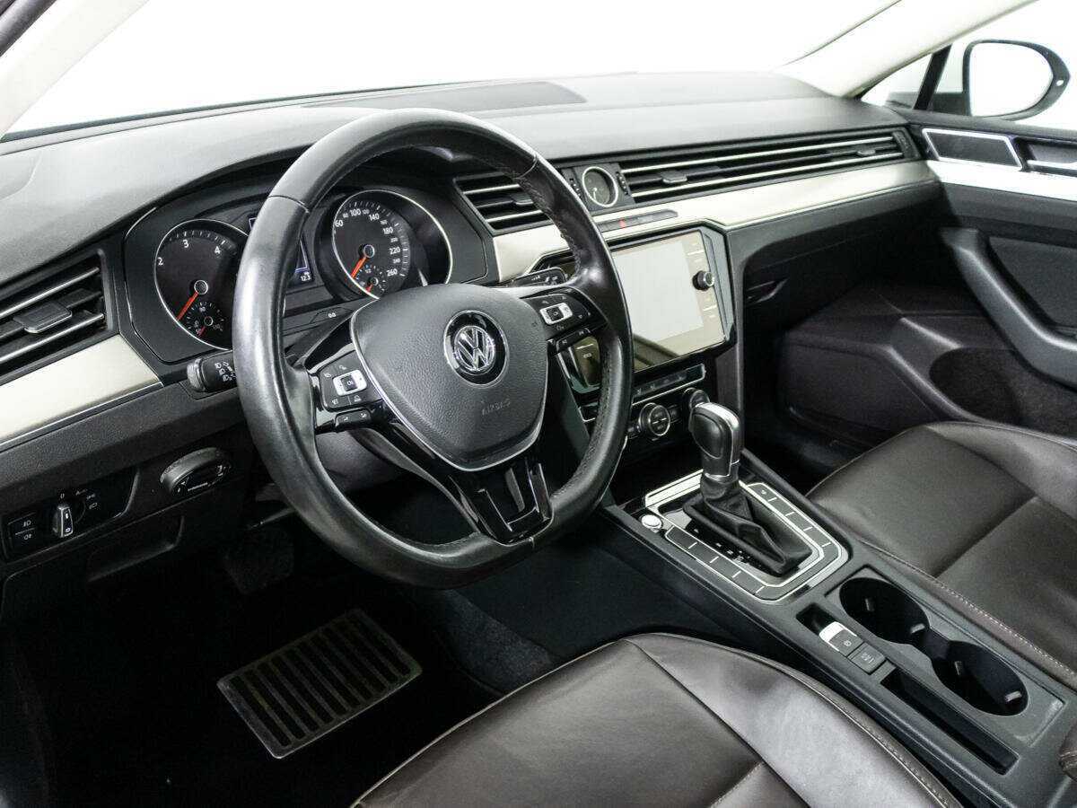 Купить Volkswagen Passat с пробегом. Фото: #10