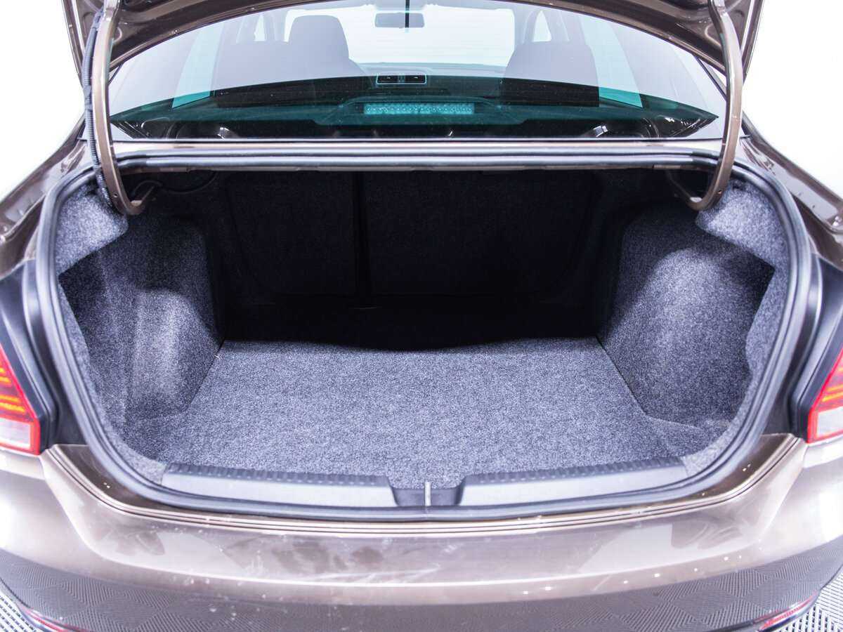 Купить Volkswagen Polo с пробегом. Фото: #8