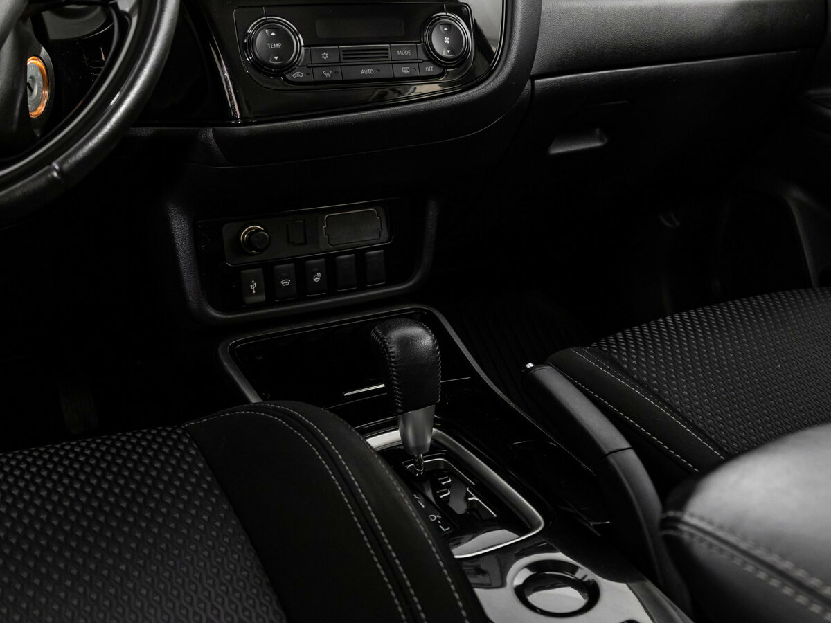 Купить Mitsubishi Outlander с пробегом. Фото: #8