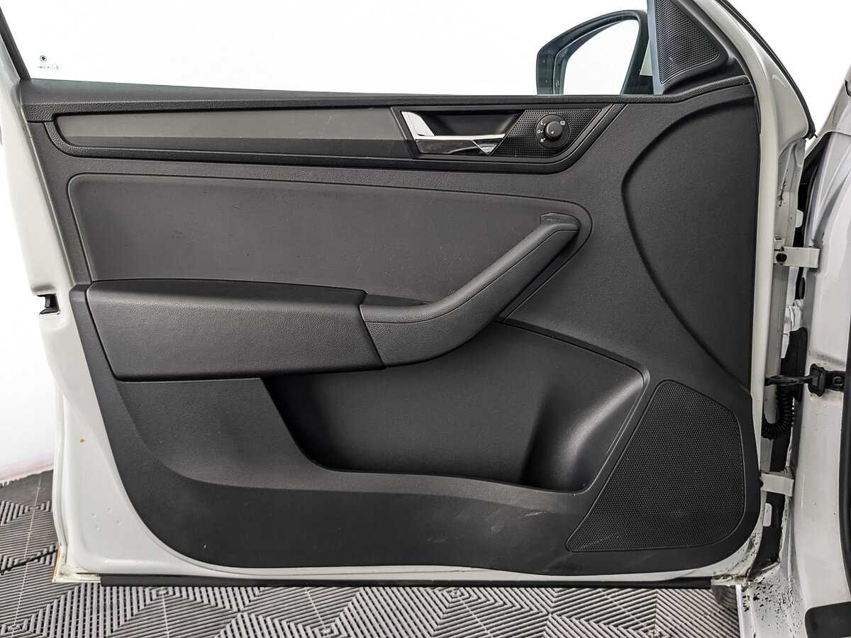 Купить Skoda Rapid с пробегом. Фото: #16