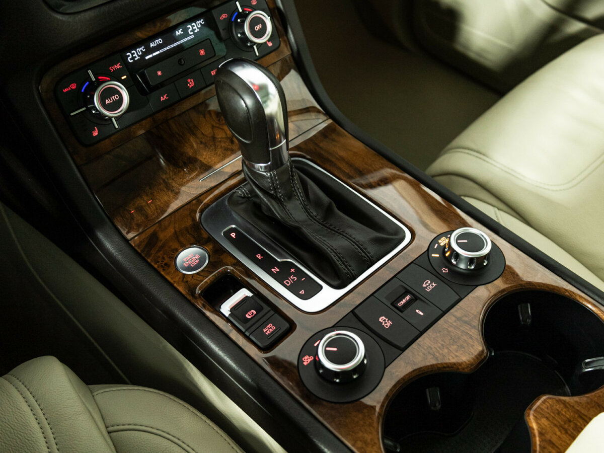 Купить Volkswagen Touareg с пробегом. Фото: #17
