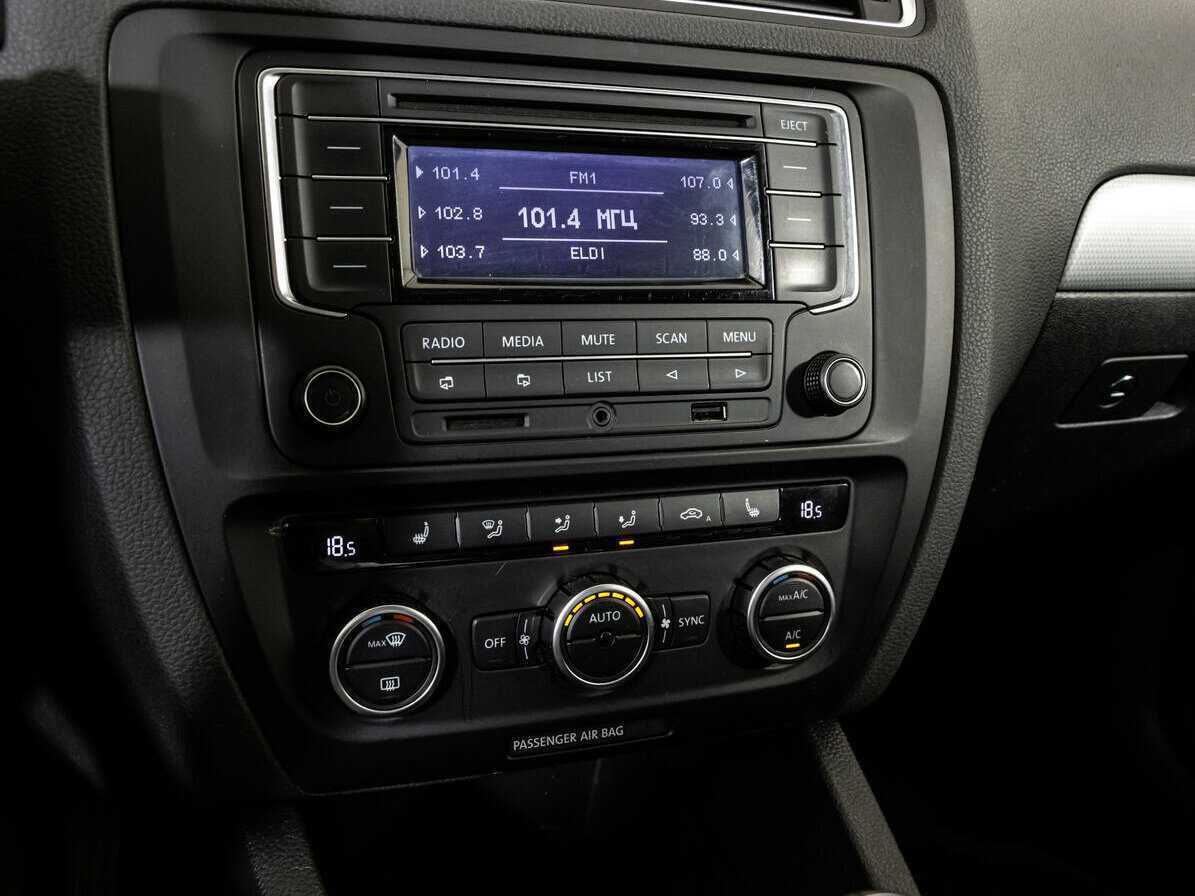 Купить Volkswagen Jetta с пробегом. Фото: #10