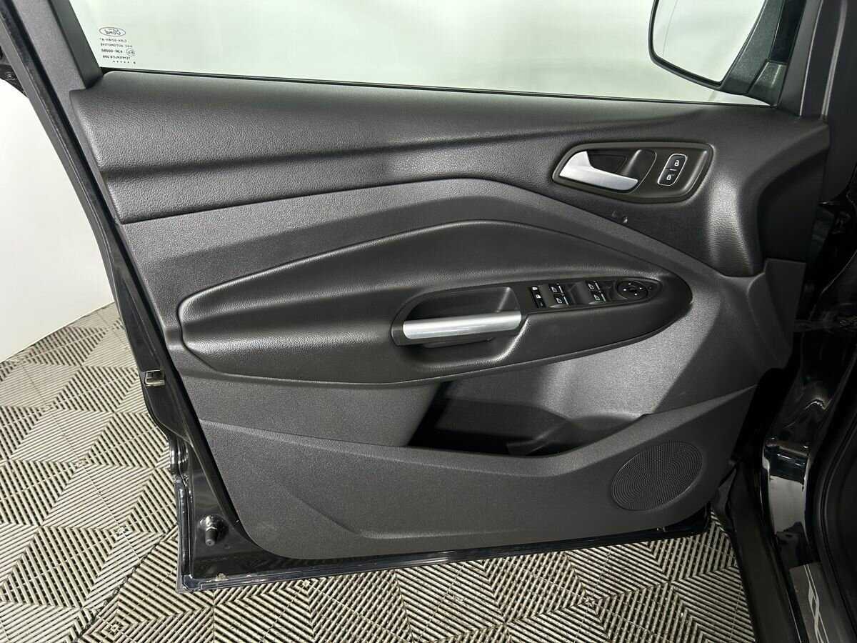 Купить Ford Kuga с пробегом. Фото: #5