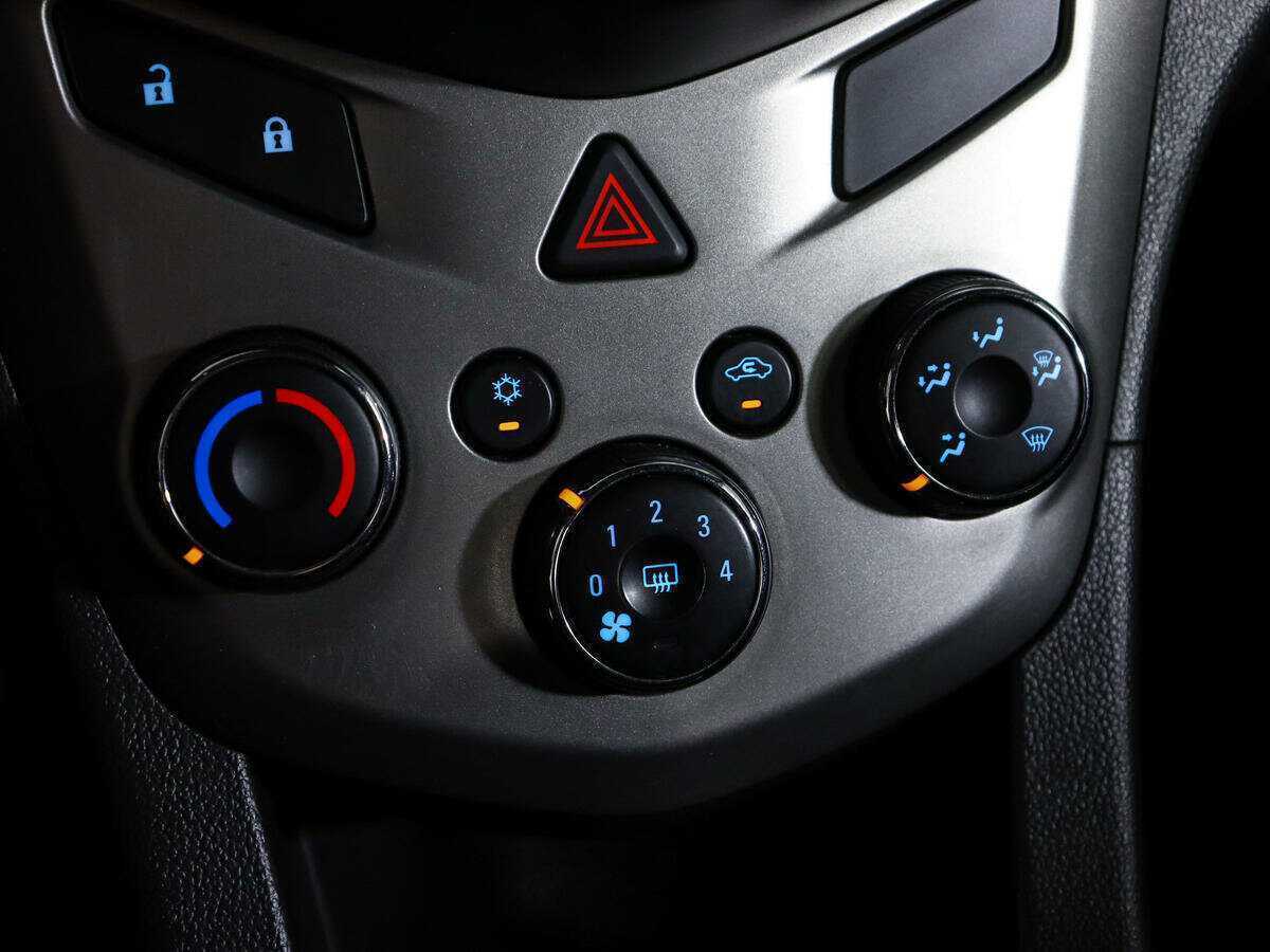 Купить Chevrolet Aveo с пробегом. Фото: #13