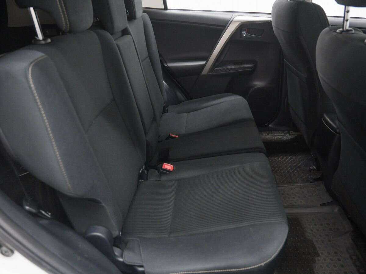 Купить Toyota RAV4 с пробегом. Фото: #8