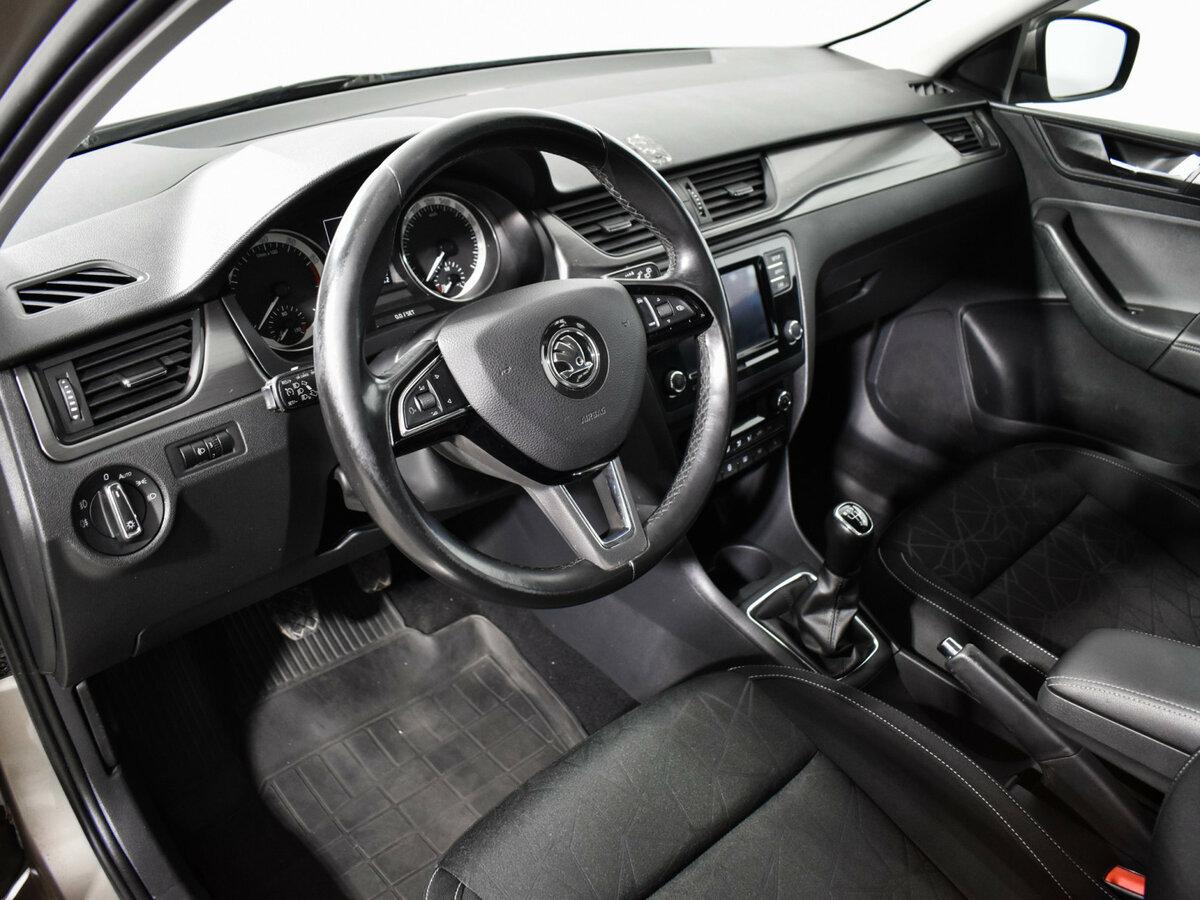 Купить Skoda Rapid с пробегом. Фото: #8