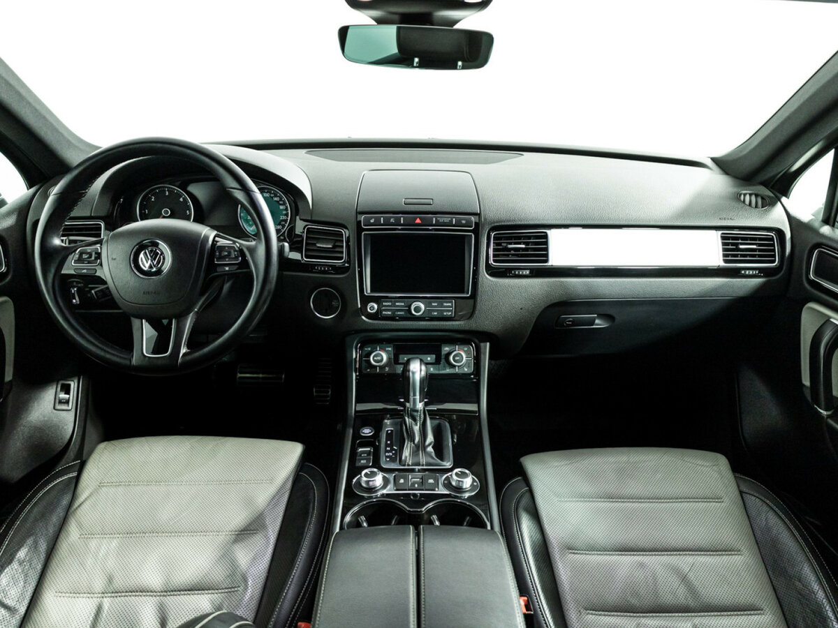 Купить Volkswagen Touareg с пробегом. Фото: #10