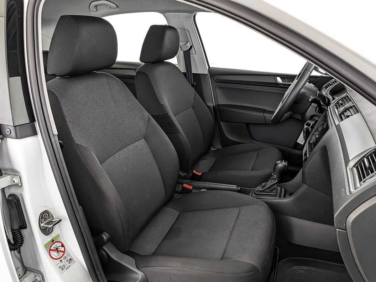 Купить Skoda Rapid с пробегом. Фото: #20