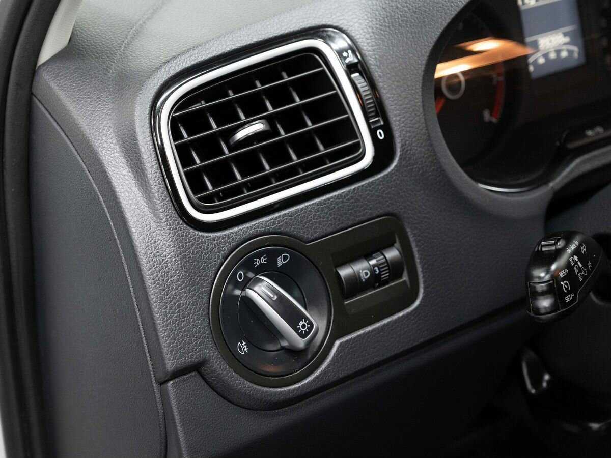 Купить Volkswagen Polo с пробегом. Фото: #19