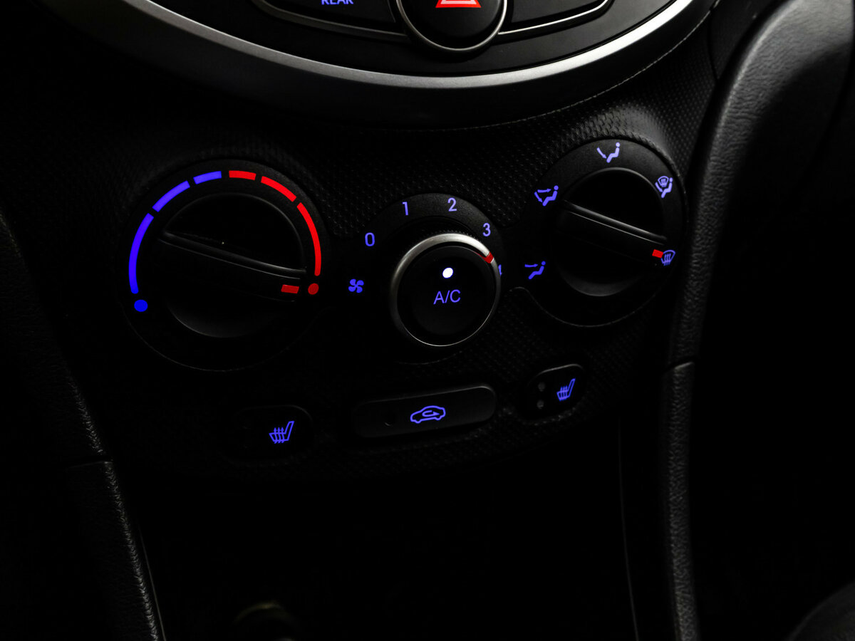 Купить Hyundai Solaris с пробегом. Фото: #10