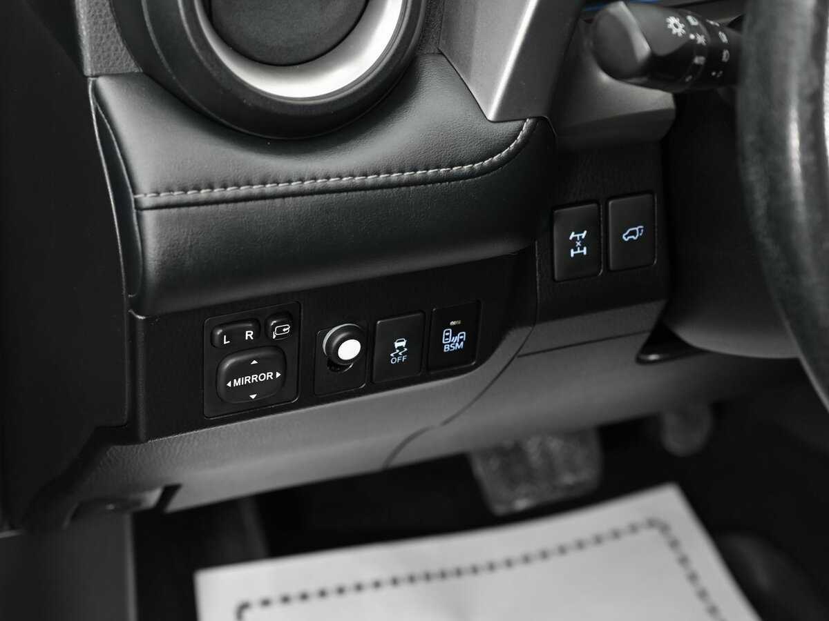 Купить Toyota RAV4 с пробегом. Фото: #8