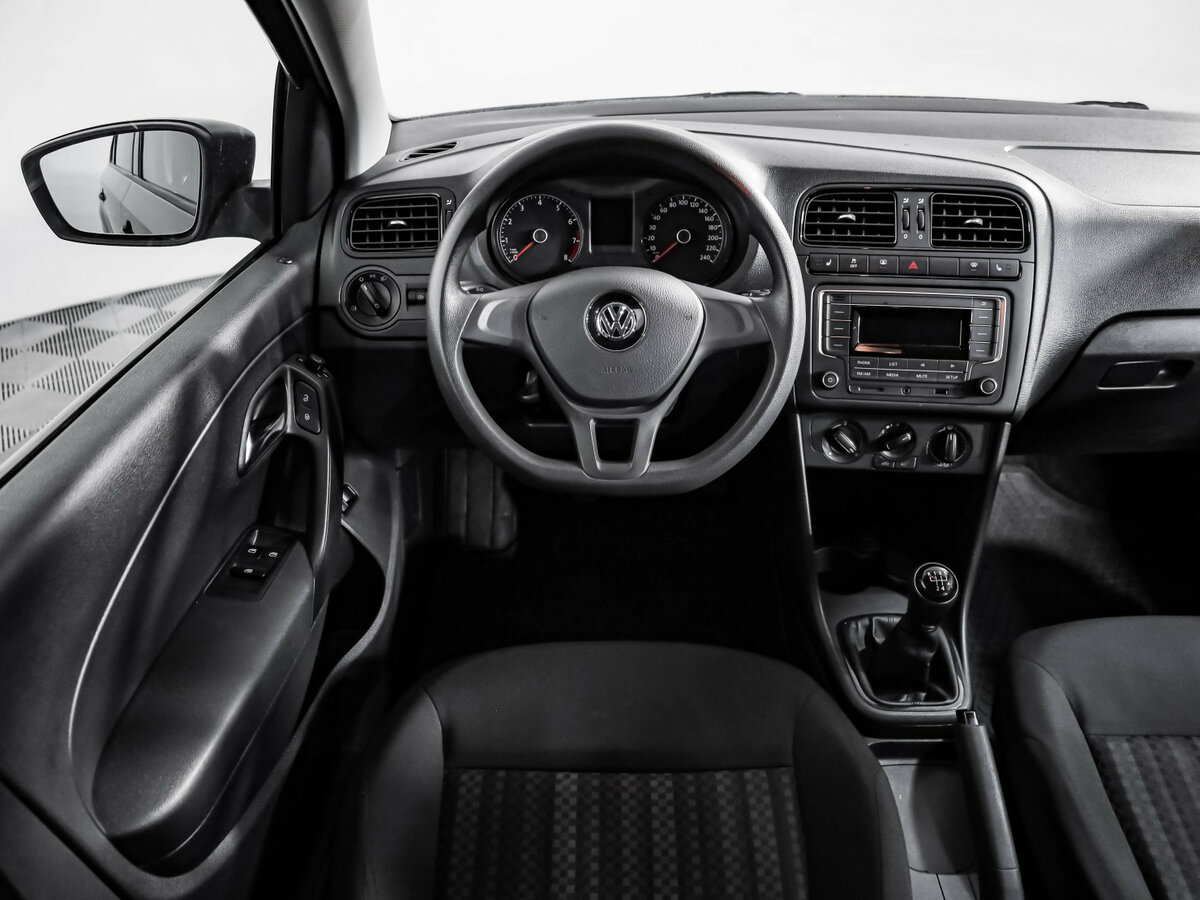 Купить Volkswagen Polo с пробегом. Фото: #8