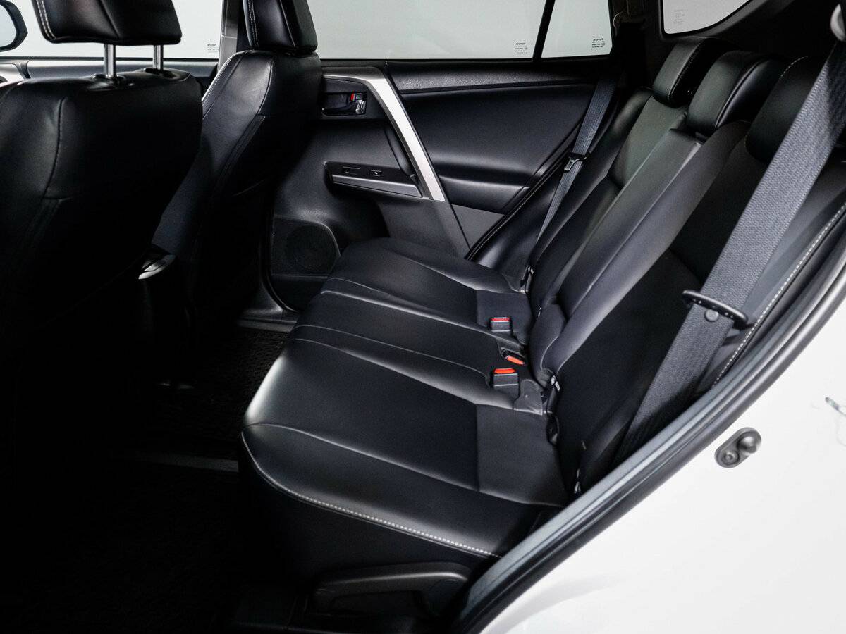 Купить Toyota RAV4 с пробегом. Фото: #8